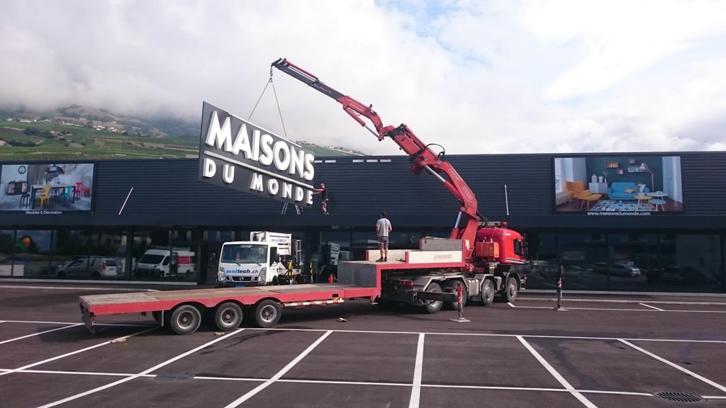 OT 6 15 171 10 Maison du Monde Conthey enseignes facade 136 scaled min